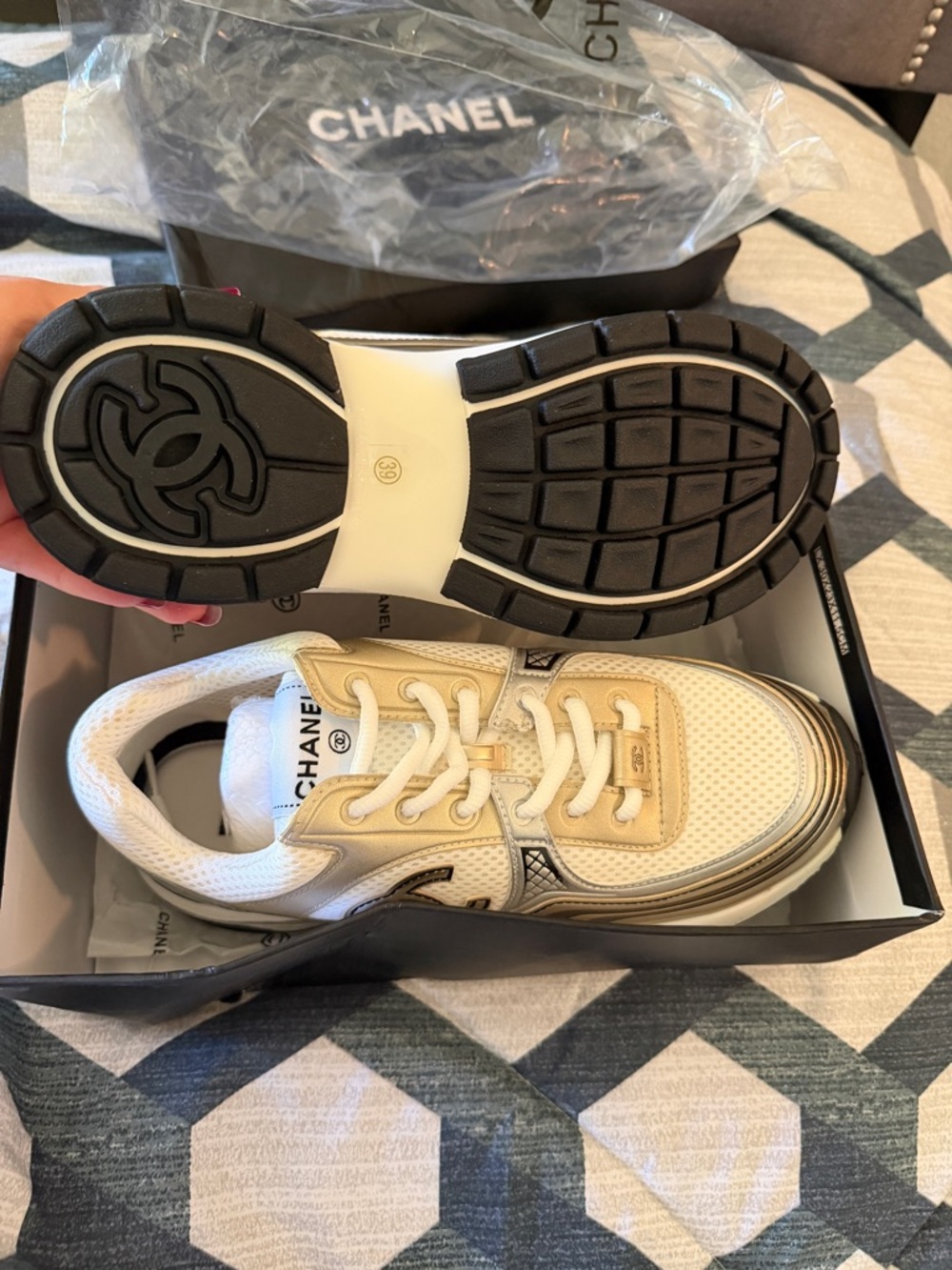 CHANEL White and Gold Low-Top Sneakers No BOX - Picture 4 of 8